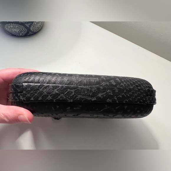 Halston Heritage Oval Crossbody Faux Snakeskin Purse Chain Strap Magnetic - Picture 5 of 9